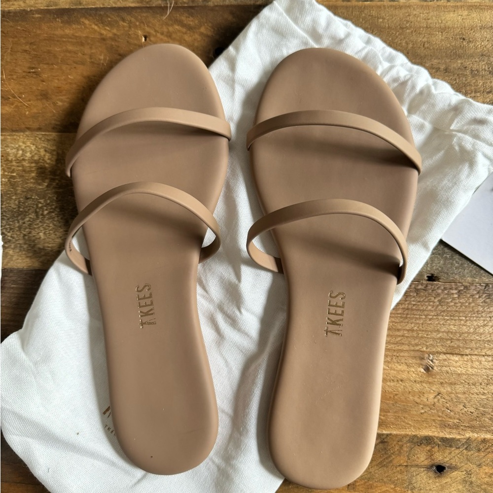 TKEES Gemma sandals NWT